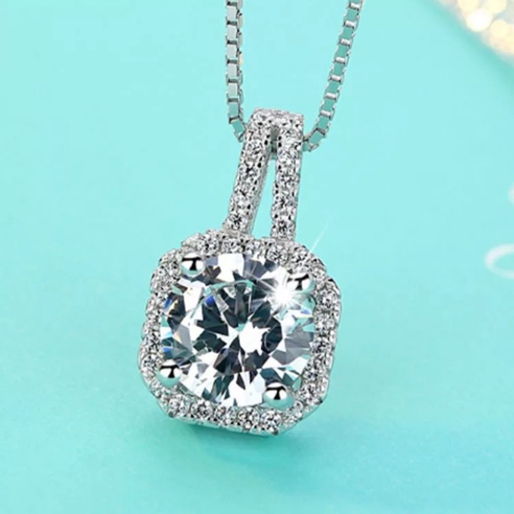 GORGEOUS!  NWOT 2ct round w/halo SONA CZ necklace - Picture 3 of 4